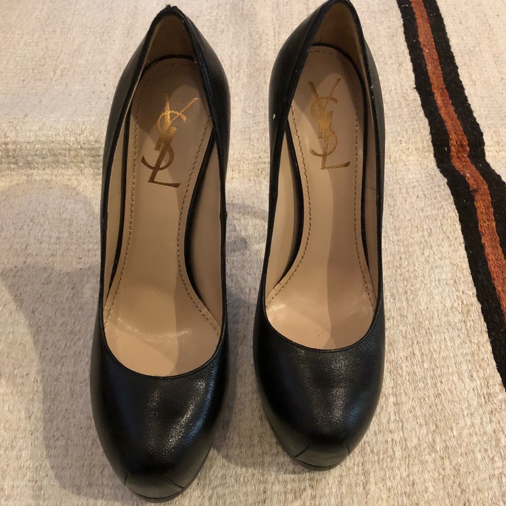 Ysl tribtoo pumps size 38. Worn once indoors